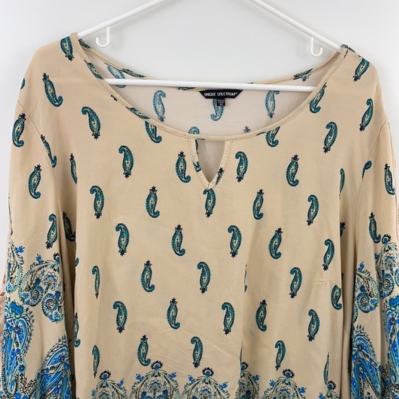 Unique Spectrum Paisley Print Lace Cut Out Sleeve Top - Picture 5 of 9